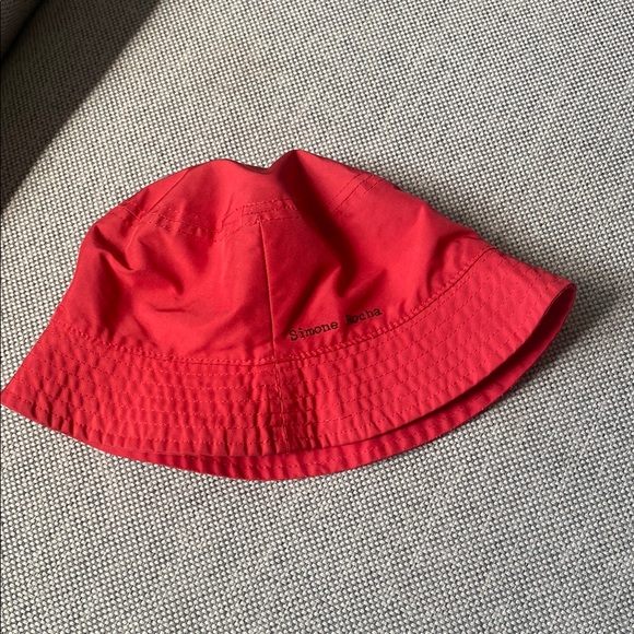 Simone Rocha Red Bucket Hat - Picture 3 of 6